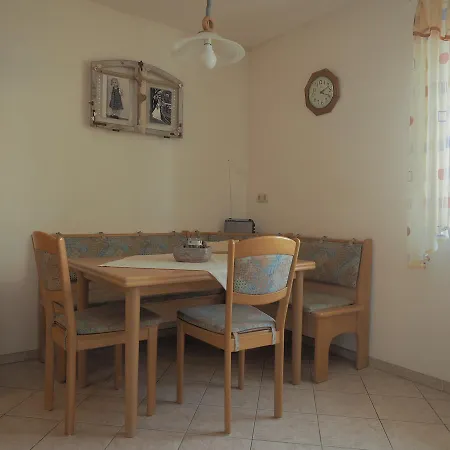 Herbst Apartment *